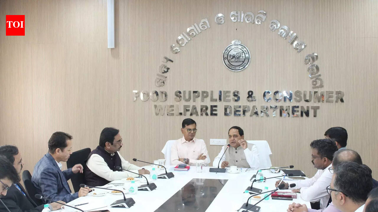 Govt assures no shortage of cooking gas &amp; fuel