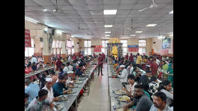 Nashik temples continue to run mass-meal services, Annachhatra operators at Kolhapur’s Mahalaxmi temple feel the pinch