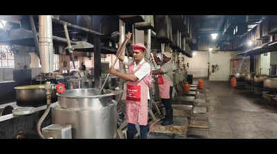 Nashik temples continue to run mass-meal services, Annachhatra operators at Kolhapur’s Mahalaxmi temple feel the pinch