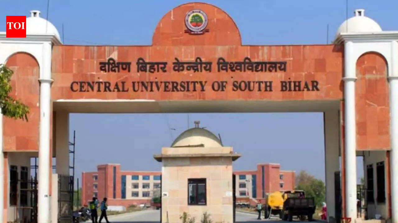 30 teams compete at moot court contest