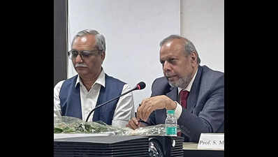 Chairman of PM’s economic advisory council shares growth insights