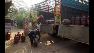 Let down by booking app, LPG users swarm agencies