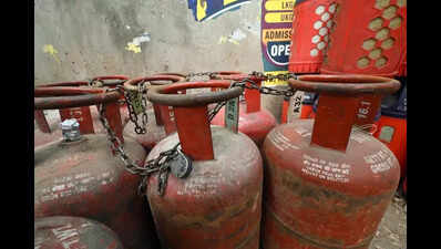 Cafeterias across companies in Pune start working around LPG cylinder shortage
