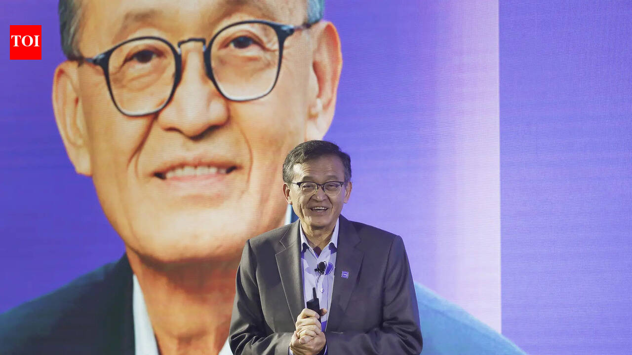 Intel shareholder sues chipmaker over 10% government stake