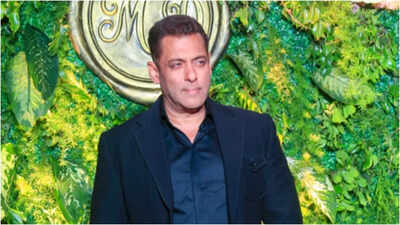 Salman Khan reunites with Renuka Shahane and Anupam Kher at Sooraj Barjatya’s daughter’s wedding bash