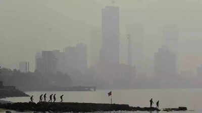 Mumbai residents discuss pollution at bldg sites with mayor