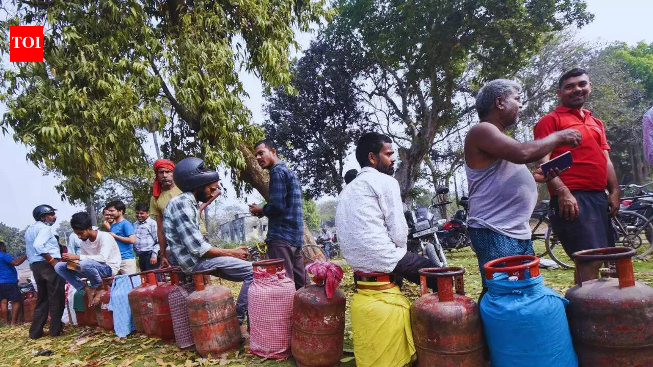 Punjab man suffers heart attack while waiting for LPG cylinder, dies