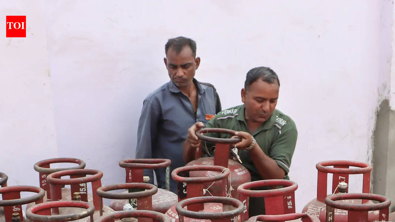 Fear of LPG cylinder shortage dampens festive spirit in city