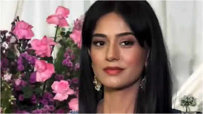 Fans think Amrita Rao still looks like Poonam from 'Vivah' as she stuns in a blue lehenga at Sooraj Barjatya's daughter's wedding