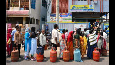 Panic grips Vijayawada residents as LPG gas shortage fears trigger long queues