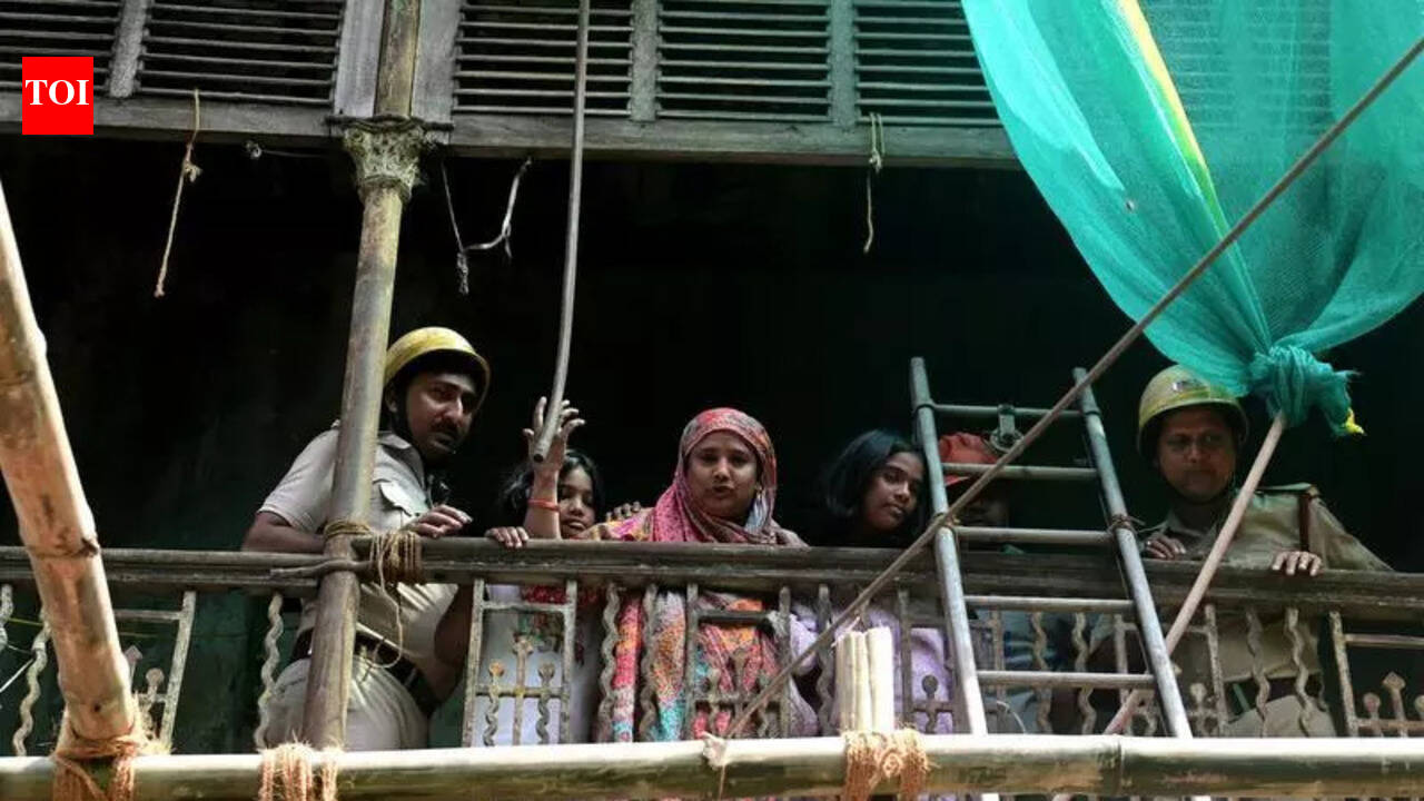 Women, kids among 40 trapped inside dilapidated bldg as new owner razes stairs