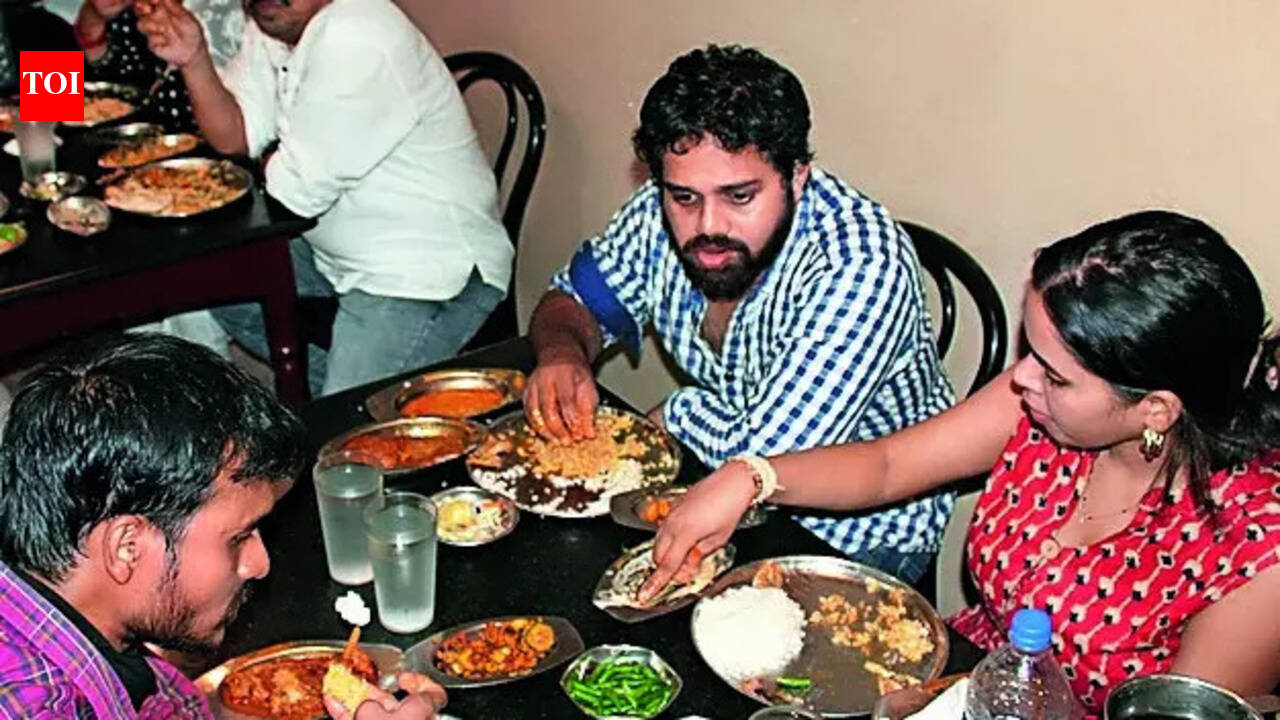 Unable to run canteens, hostels & PGs ask students to arrange own food