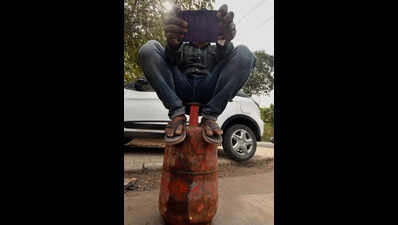 Chulhas Burn As LPG Flickers