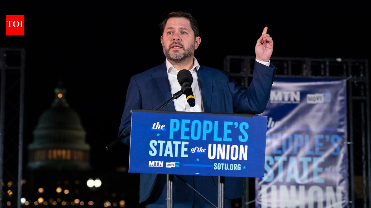 Democratic senators file war powers resolution to check Trump on Cuba