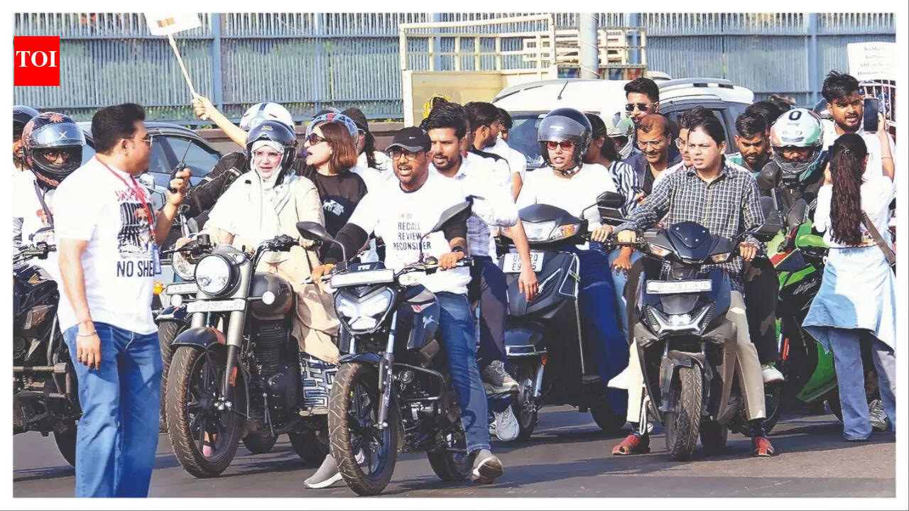 City activists take to the streets, seek review of street dog order