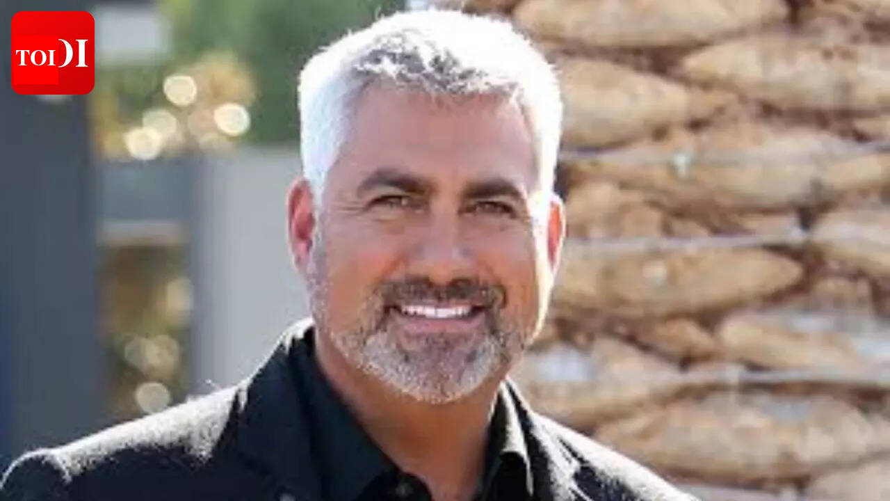 Taylor Hicks gives a cheeky remark to Kelly Clarkson following viral car story