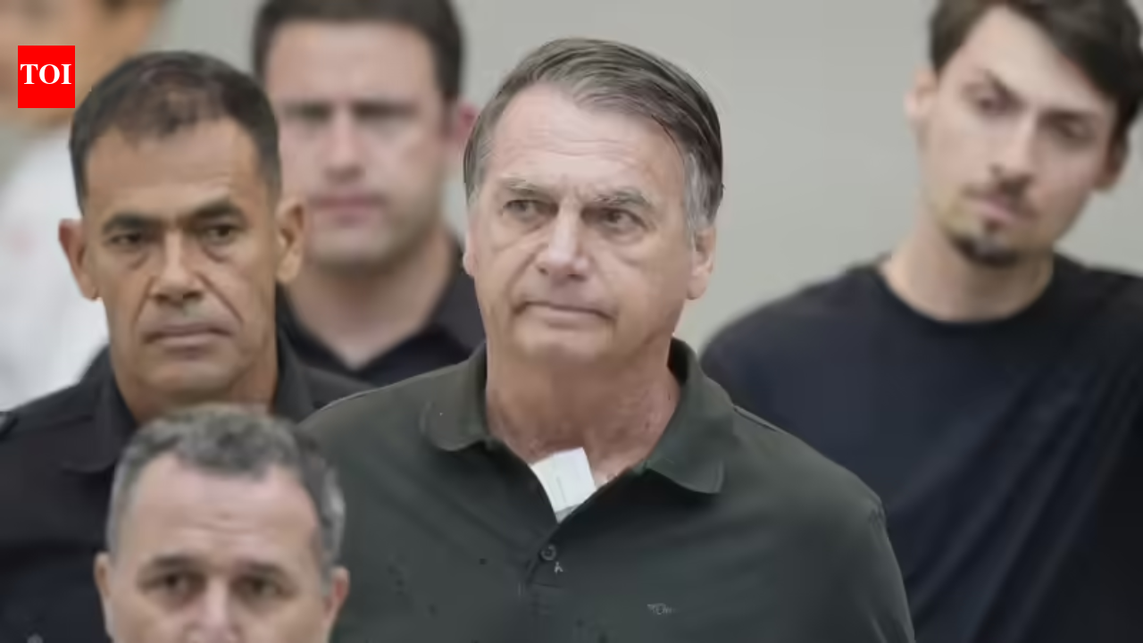 Former Brazil President Bolsonaro's kidney function worsens but pneumonia stabilized, hospital says