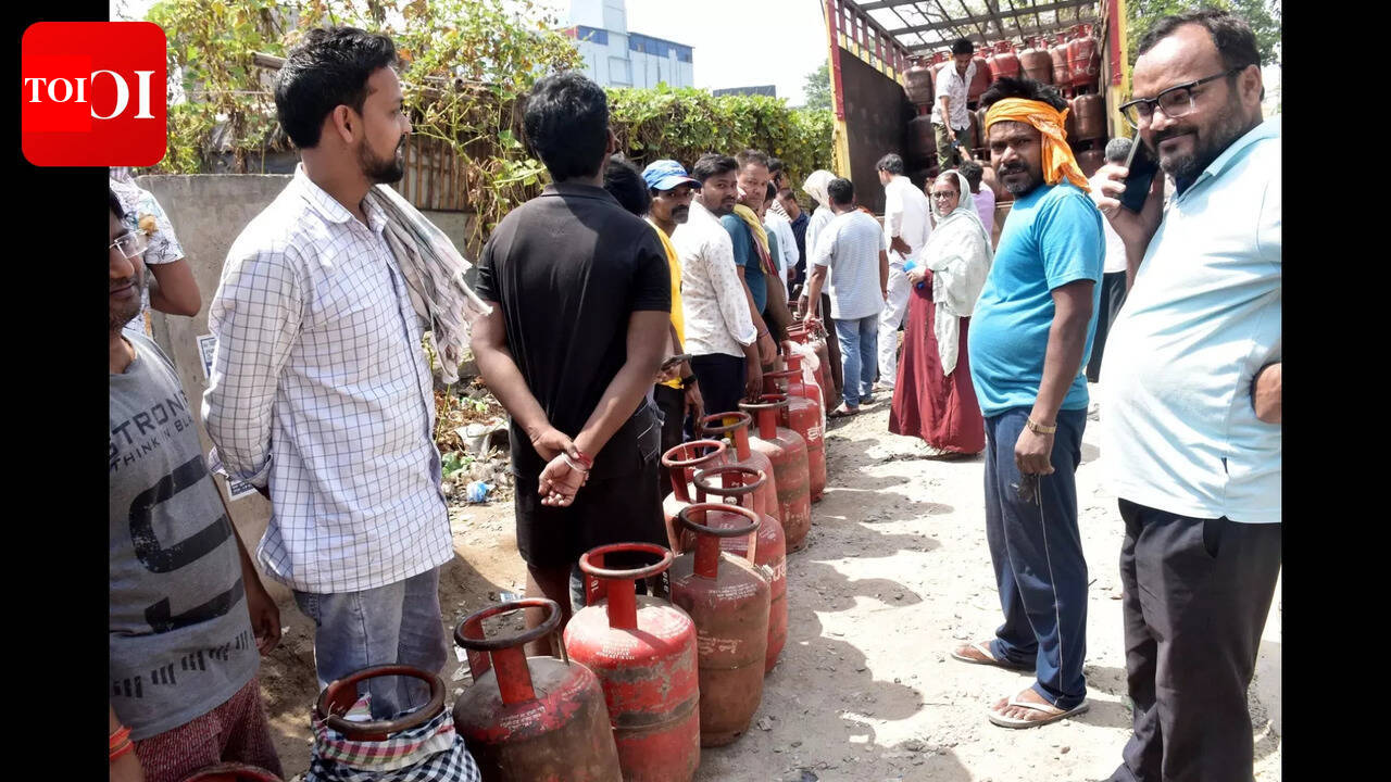 Residents struggle with LPG bookings amid heavy rush and technical glitches