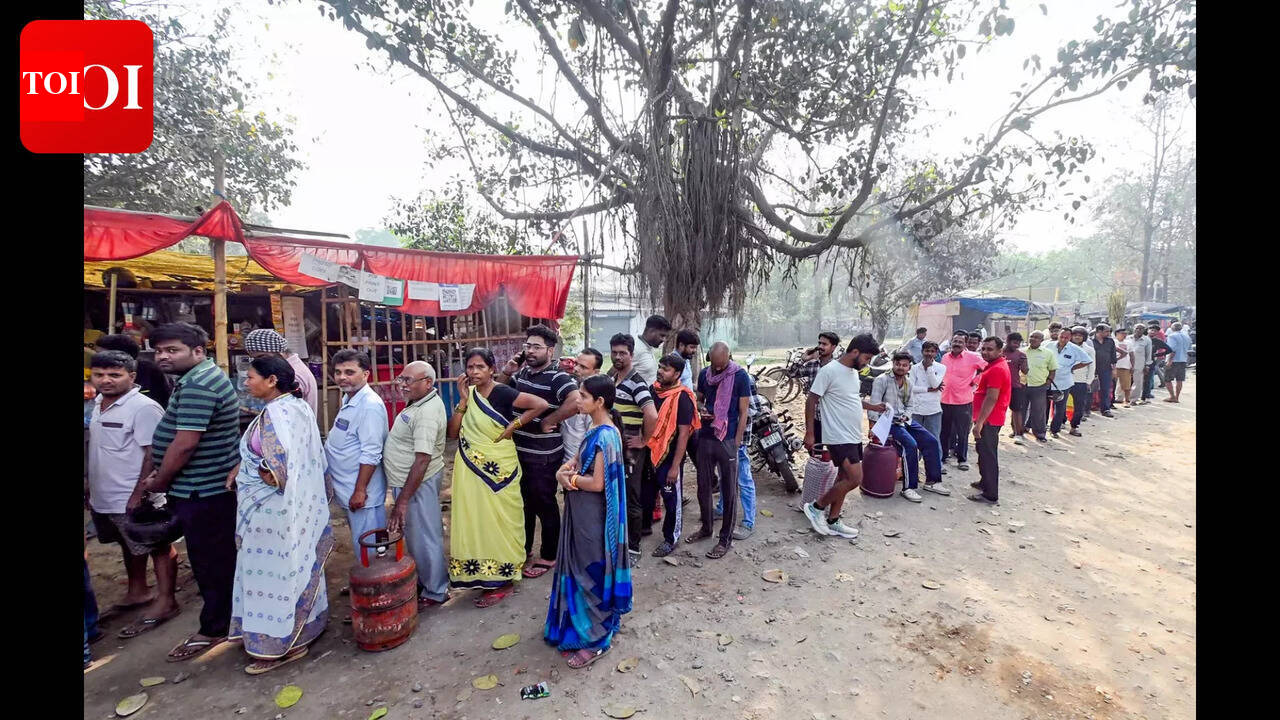 Gas shortage pushes households, eateries towards coal &amp; firewood