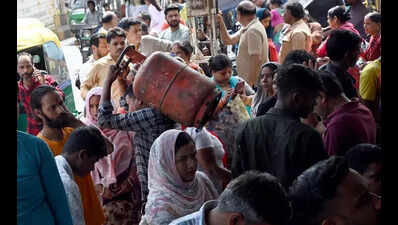 Kitchen Running On LPG Scare, Caterers Struggle