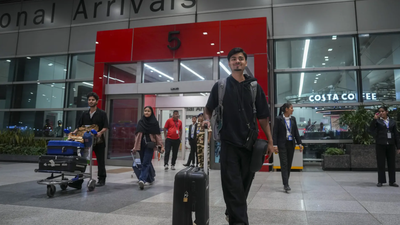 70 students from Iran to return home today via Armenia, Dubai