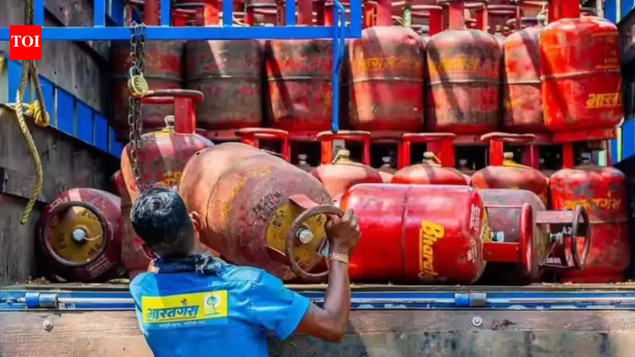 'Slapped, threatened': Delivery boys assaulted amid rush for LPG cylinders in Pune