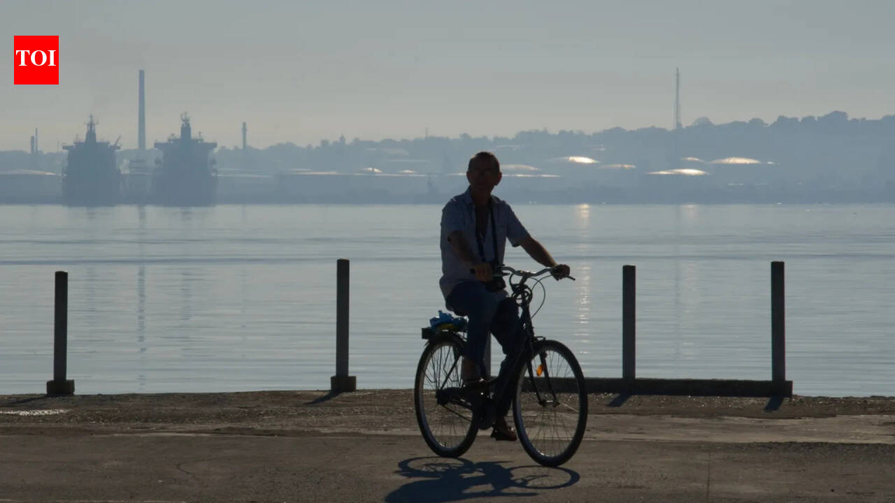 Communist party's office attacked in Cuba over outages