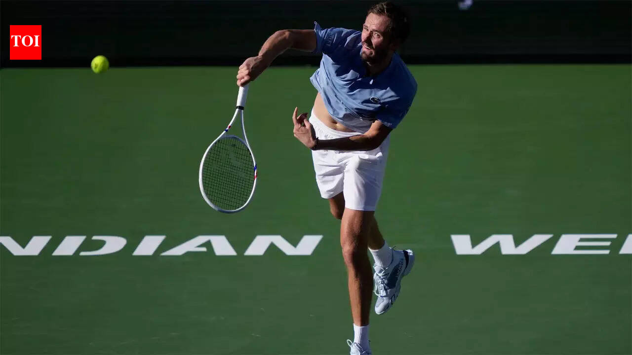 Daniil Medvedev snaps Carlos Alcaraz's winning run, sets Indian Wells final with Jannik Sinner