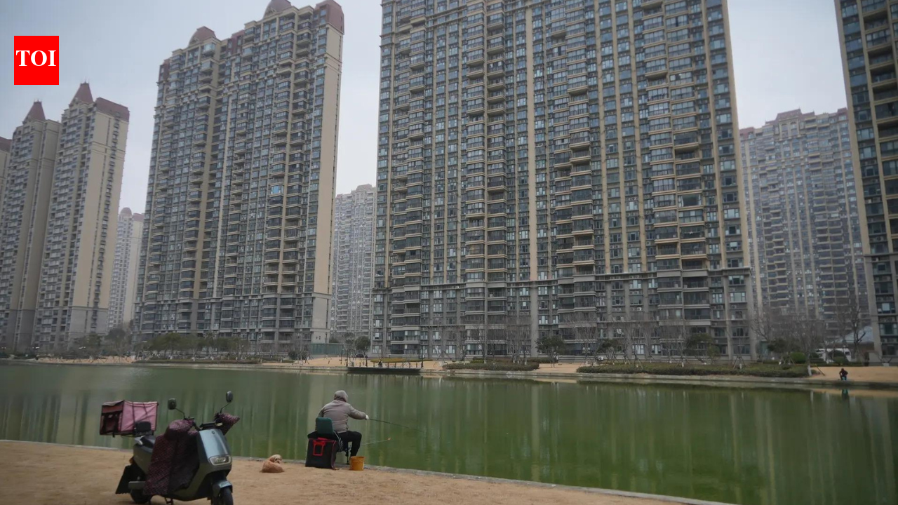 'Life in Venice': China's multi-billion housing project becomes haven for young 'early retirees'