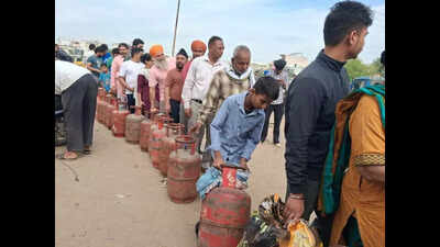 Cylinder heist: Thieves target tea stall amid LPG shortage