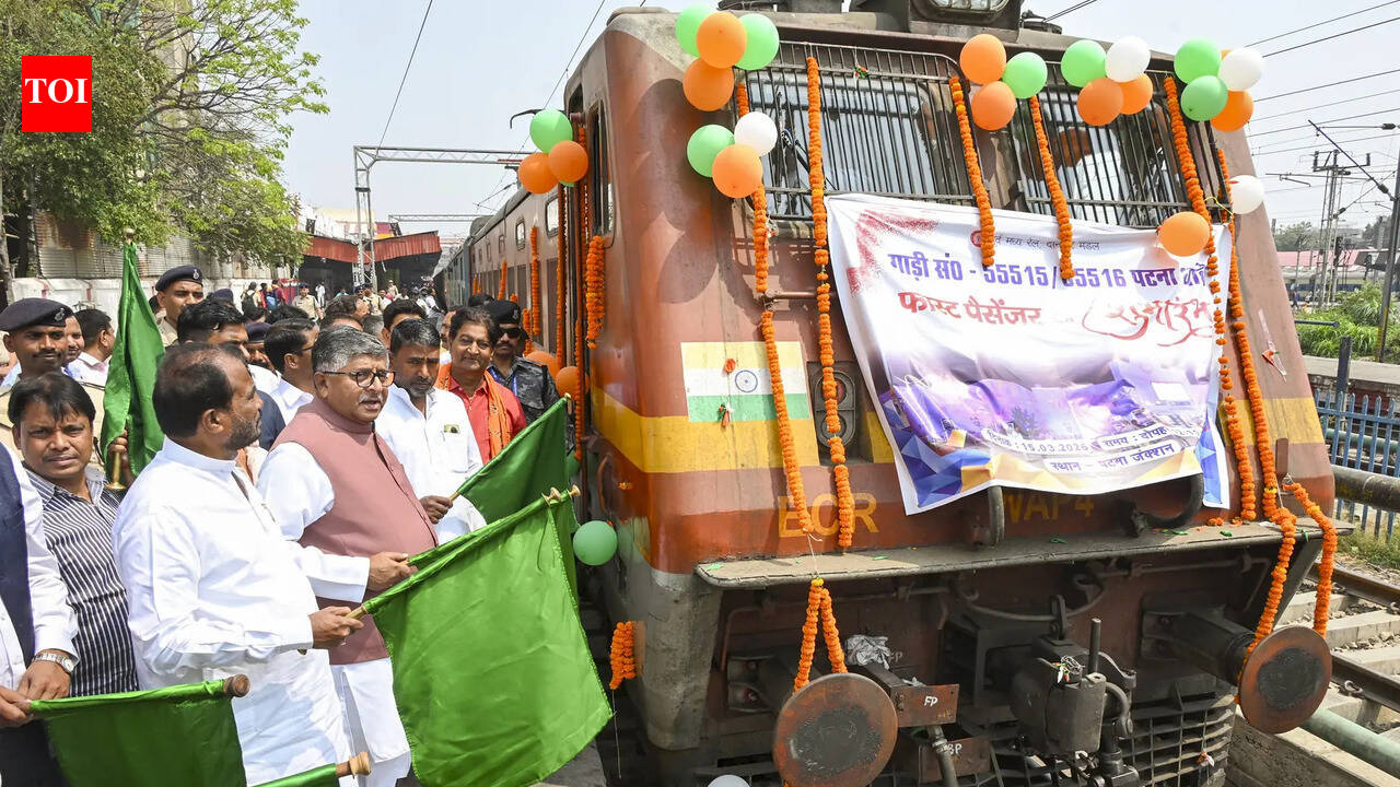 Patna Sahib MP and JD(U) leader flag off new passenger train