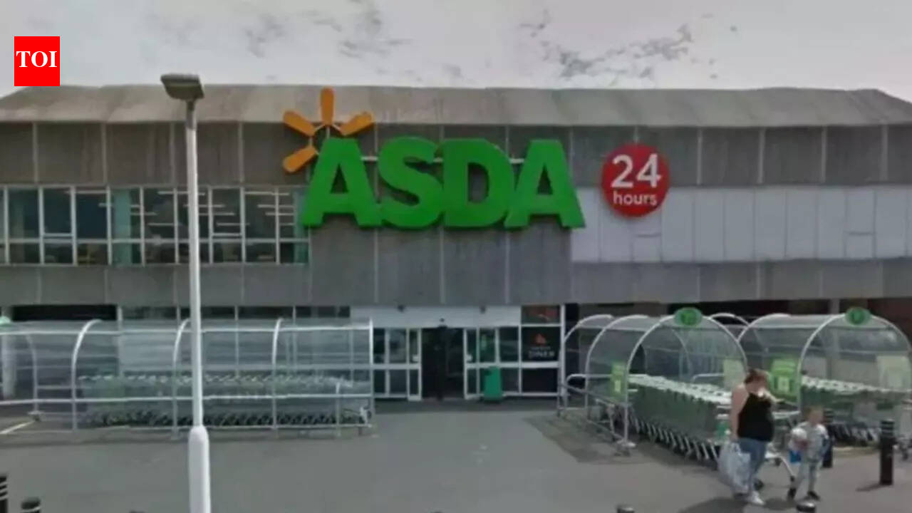 Masked gang armed with knives attack people outside supermarket in Nottinghamshire, 2 arrested