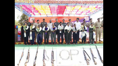 11 Maoists, carrying collective bounty of 63 lakh, surrender in Kalahandi