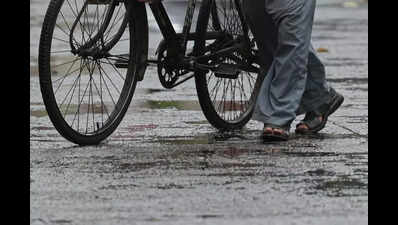 Light rain keeps heat under check, more showers likely