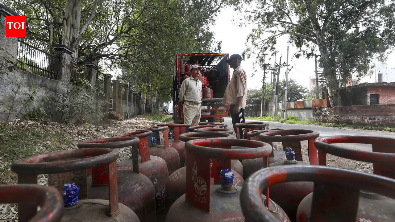 Goa: LPG cylinders sold for up to Rs 2,000 in black market