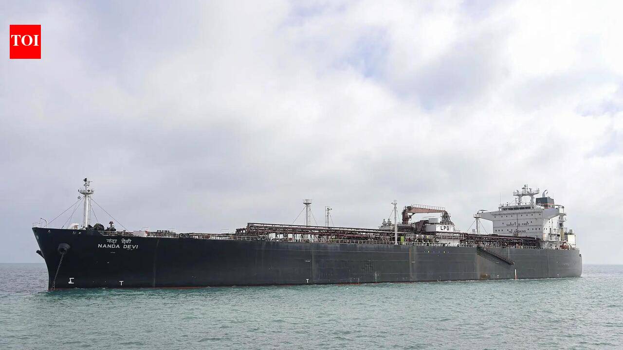 India LPG Cylinder Shortage News Live Updates: Indian vessel 'Jag Laadki' sails safely after Fujairah oil terminal attack; LPG crisis sees Bengaluru hotel biz decline 30%