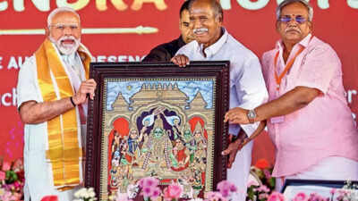  Polls to see tough fight between NDA and DMK-Congress