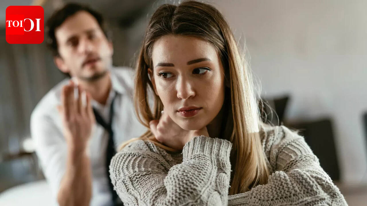 5 common behaviors that destroy the spark in a relationship