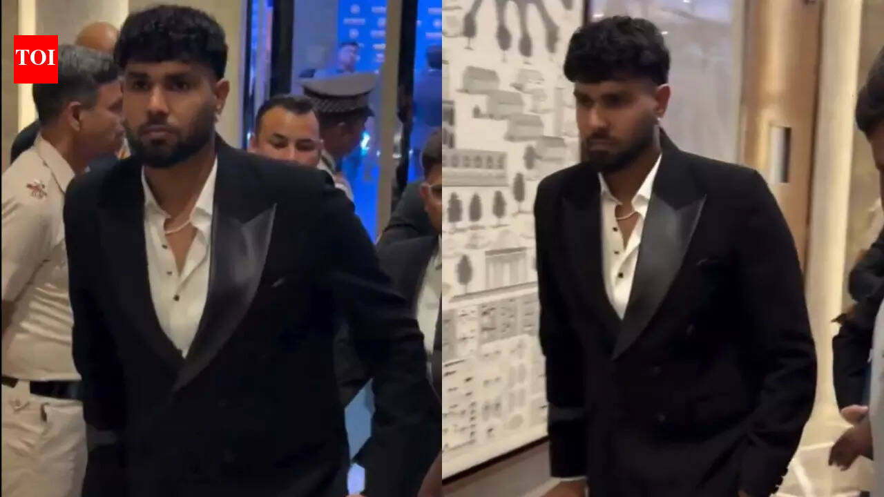 IPL 2026: Injured Harshit Rana on crutches at BCCI Naman Awards - Watch