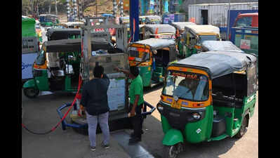 CNG shortage forces auto drivers to wait in long queues, pay extra charges in Vijayawada