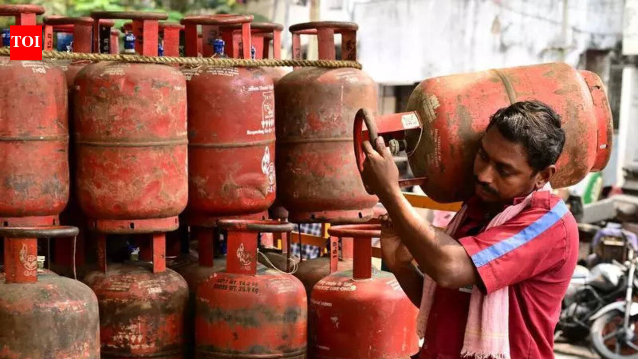 Panic buying: Oil cos maintaining 2-5 days’ LPG stock for Vidarbha