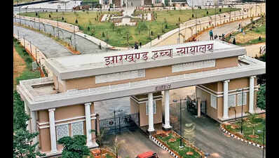 HC orders meeting over advocates’ parking issues