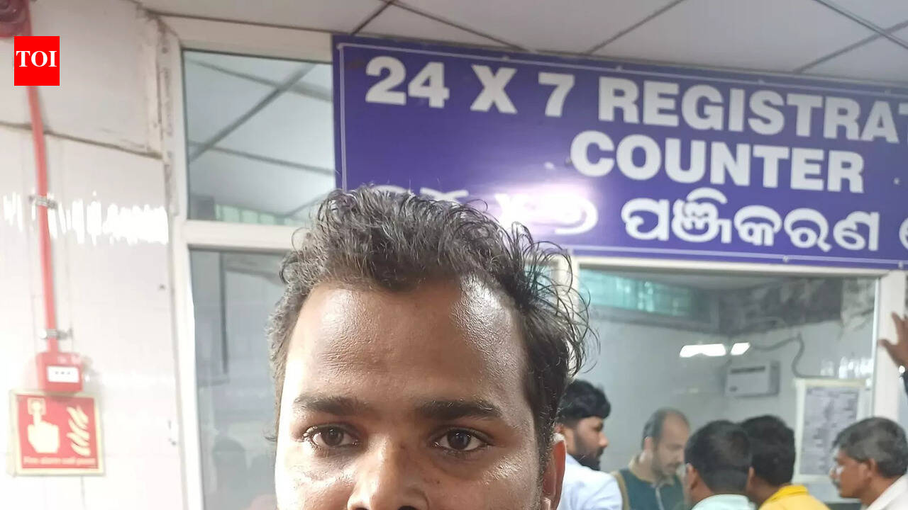 Volunteers brave smoke to rescue 7 at SCB