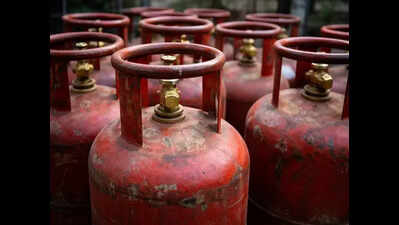 Govt directs strict action against LPG black marketing