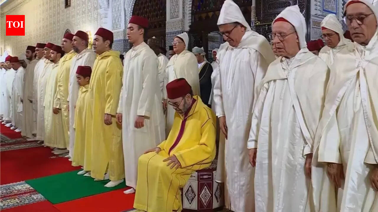 Morocco’s King Mohammed VI leads emotional Laylat ul Qadr prayer at Royal Palace in Rabat