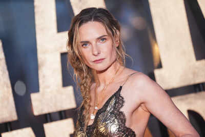 లేడీ జెస్సికా మొదట 'డూన్: పార్ట్ త్రీ' నుండి కత్తిరించబడిందని రెబెక్కా ఫెర్గూసన్ వెల్లడించారు: 'చాలా FOMO ఉంది'