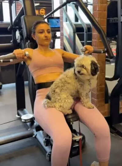 Soha Ali Khan shares hilarious workout moment with her pet Oreo