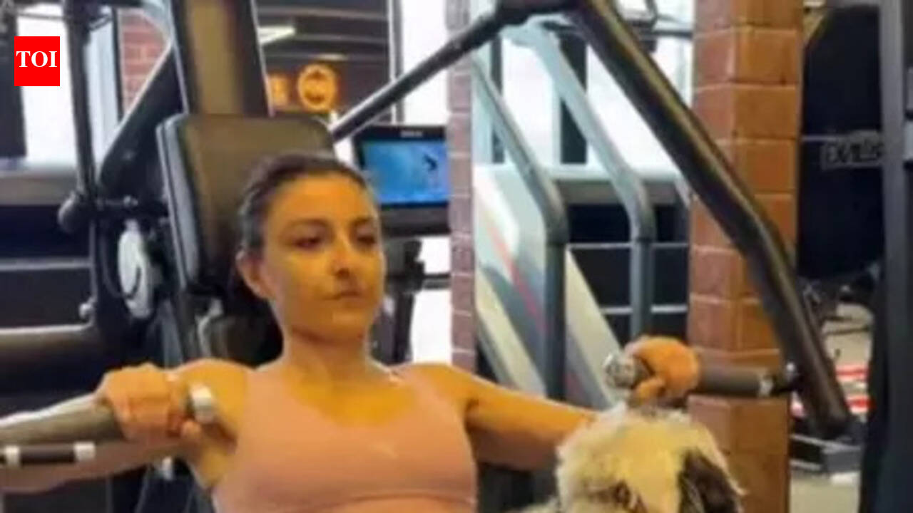 Soha Ali Khan shares hilarious workout moment with her pet Oreo