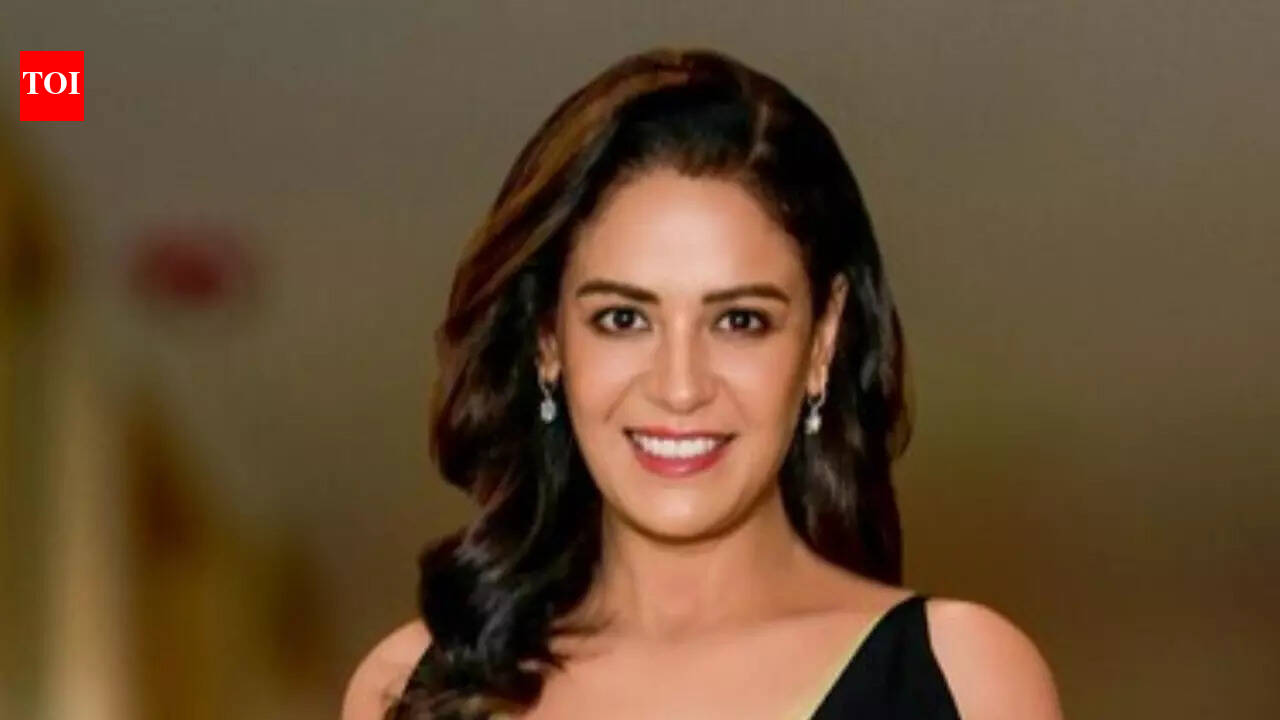 Mona Singh reacts to playing 'Mona Sahastrabuddhe' after 17 years in '3 Idiots sequel: 'My son should be a footballer by now'