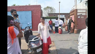 LPG crisis: Despite easing supply, panic bookings continue in Chandigarh
